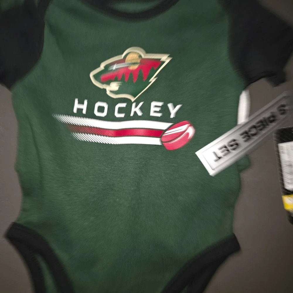 NHL Minnesota Wild 3 Piece Bodysuit Set Green White Black 0-3M